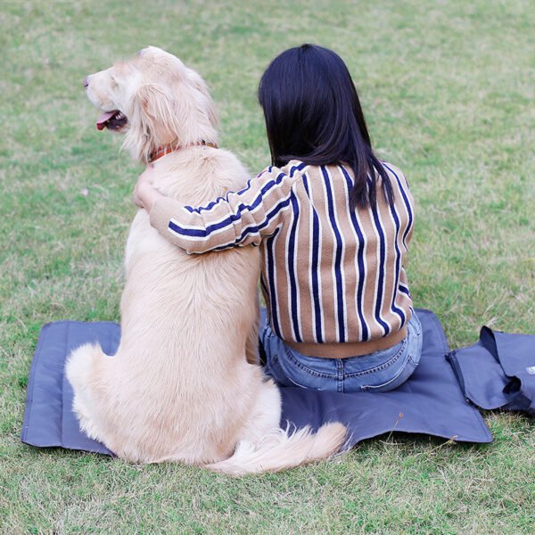 Outdoor Pet Blanket Folding Storage Portable Waterproof Warmth Dog Cat Products - Image 4